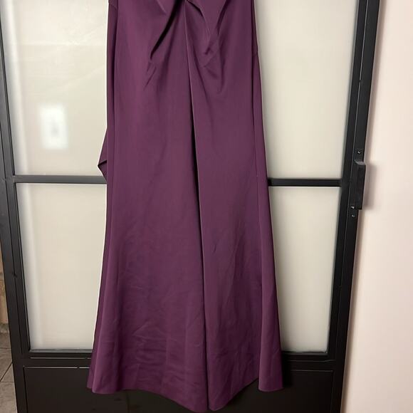 NEW XSCAPE "Adriana" Long Scuba Crepe Off the Shoulder Dress Size 6 - Picture 9 of 10